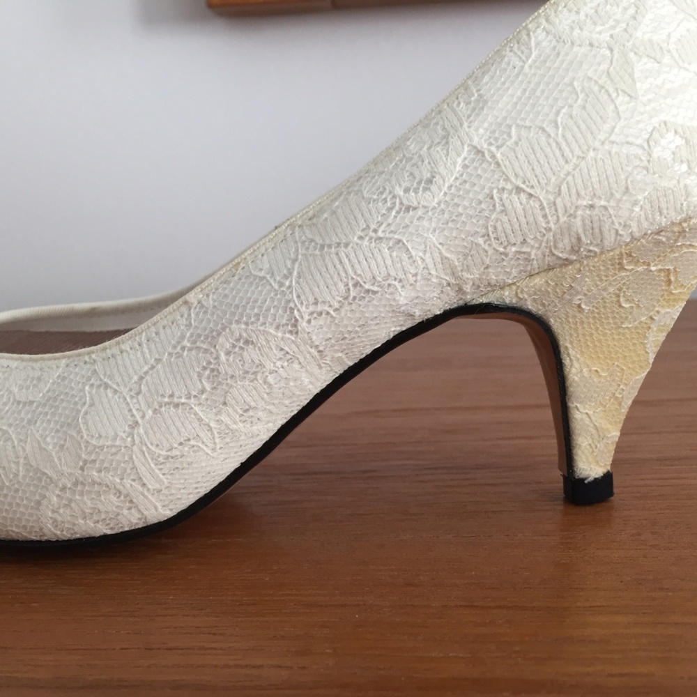 Lace dress shoes  - Wear as white or Dyeable to match your dress - Picture 3 of 5